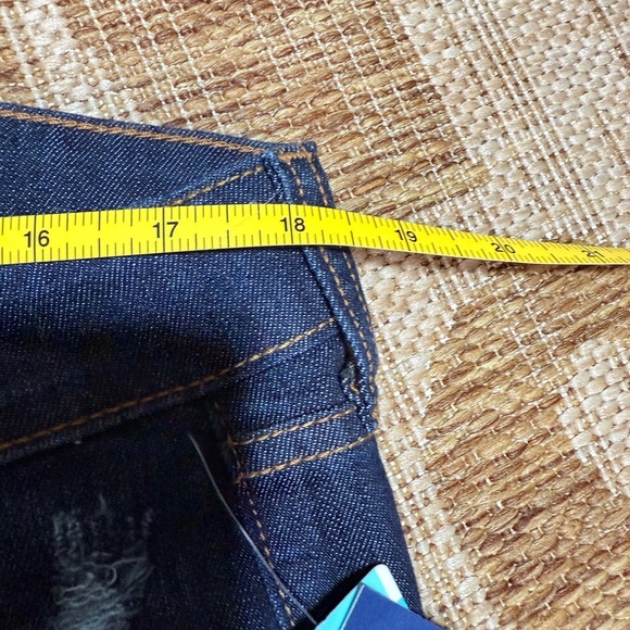 EXPRESS Hyper Stretch Jeans, 31x30 BNWT
Temperature Control - Picture 12 of 12